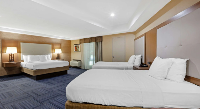 Четырёхместный люкс Best Western Summit Inn