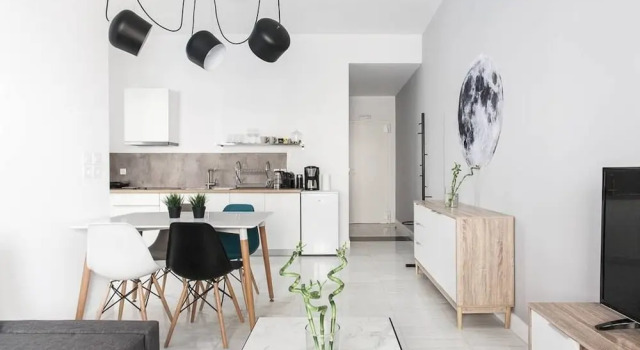 Stunning Renovation In Plaka For 4Guests
