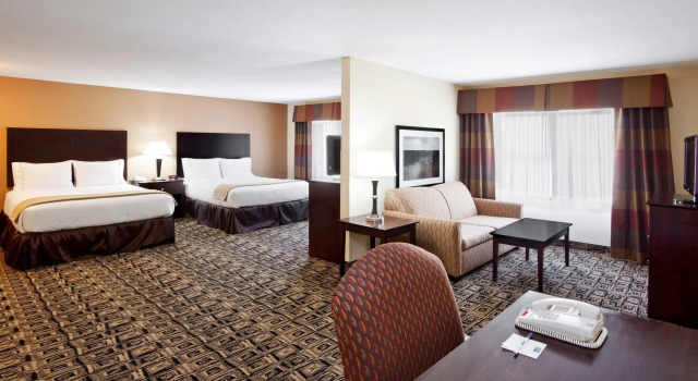 Четырёхместный люкс Holiday Inn Express & Suites Zanesville North by IHG