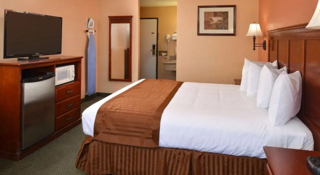 Двухместный номер Standard с балконом Americas Best Value Inn & Suites Bakersfield E