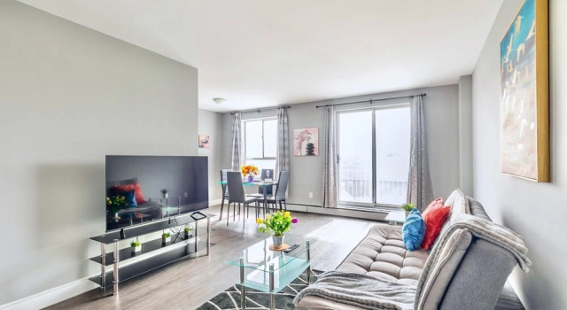 Bright 1BR apt w King bed -close to DT Hamilton, Varaa Hotelli Hamilton 
