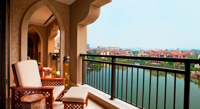 Четырёхместный номер Deluxe с балконом и с видом на сад Sheraton Qingyuan Lion Lake Resort