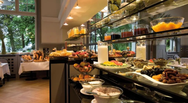 Parkhotel Gunten - Beach & Spa, Buchen Sie Resort Hotels in Region Thun mit Parkplatz, Parkplätze