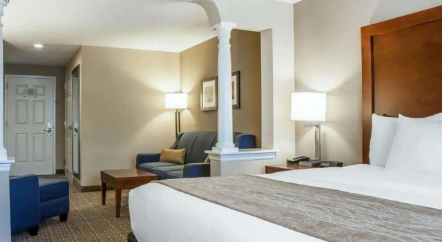 Люкс Comfort Inn & Suites Sturbridge-Brimfield