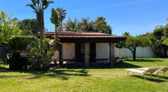 Villa Andrea, Book Villa Hoteller i Mascali med parkering, Parkering