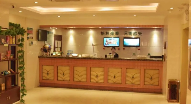 GreenTree Inn Zhenjiang Babaiban Express Hotel, Prenota Hotel Hotel a Zhenjiang con parcheggio, Parcheggio
