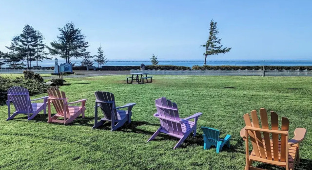 Коттедж Juan de Fuca Waterfront Hotel & Cottages