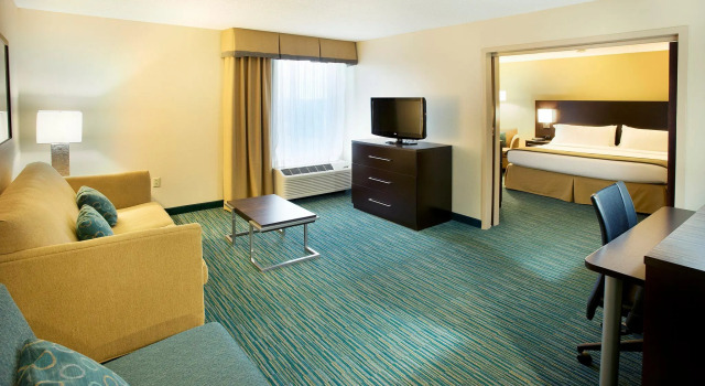 Двухместный люкс с 2 комнатами Holiday Inn Express Nashville-Hendersonville by IHG