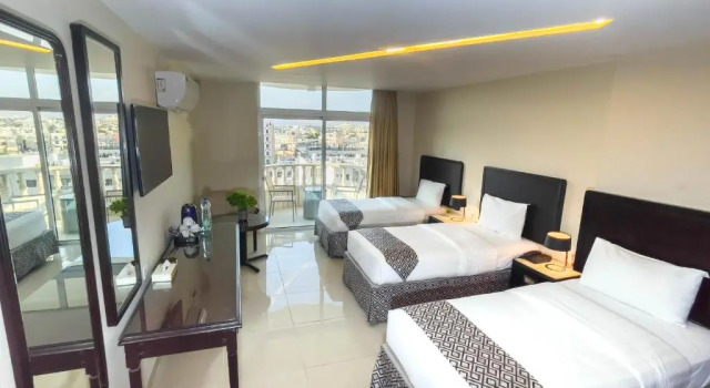 Трёхместный номер Standard с балконом Dweik Hotel 2