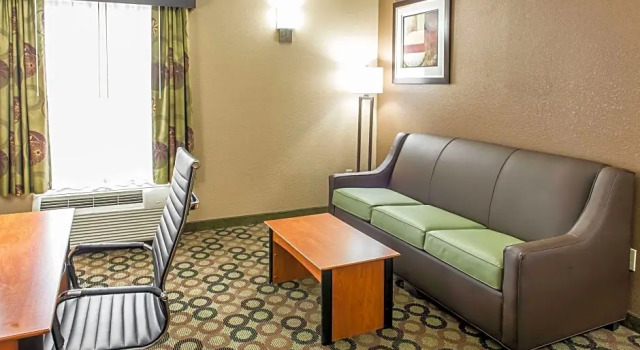Люкс Quality Inn & Suites Columbus West - Hilliard