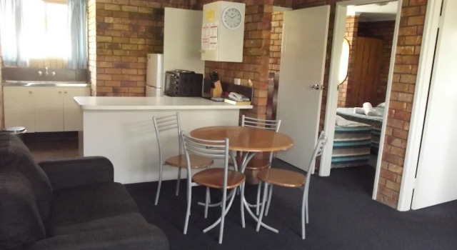 Люкс Standard с 2 комнатами Bridge Street Motor Inn