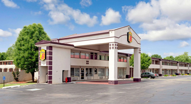 Super 8 by Wyndham Oklahoma/Frontier City