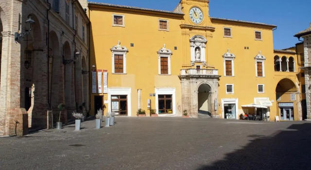 MarcheAmore - Bottega di Giacomino for art lovers, with private courtyard, Rezervovat Hotel Fermo 