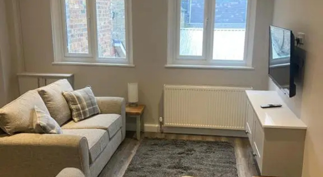 THE ESK - Modern 1 bedroom apartment in centre of Melrose., Забронировать Апартаменты/квартира Отели Шотландских границ с парковкой, Парковка