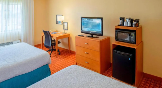 Четырёхместный номер Standard Fairfield Inn Joplin