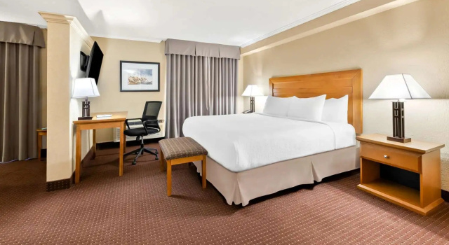 Люкс Best Western Plus NorWester Hotel & Conference Centre