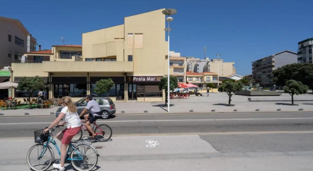 Spacious & Sunny Vintage Apartment at the Beach, Забронировать Апартаменты/квартира Апартаменты Вила-ду-Конди, Апартаменты/квартира