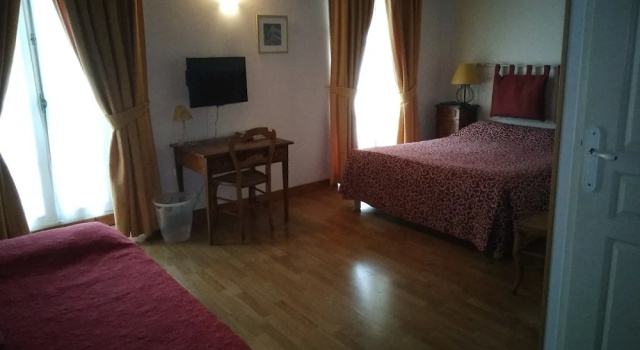 Трёхместный номер Standard c 1 комнатой Hôtel du Donjon