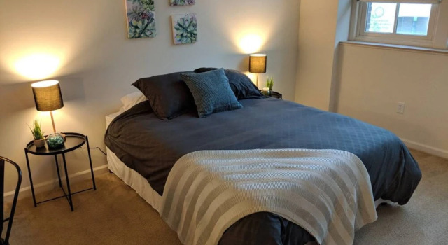 Downtown Indy 2 BR Apt Near Mass Ave by Frontdesk, Prenota Appartamento Indianapolis Indiana