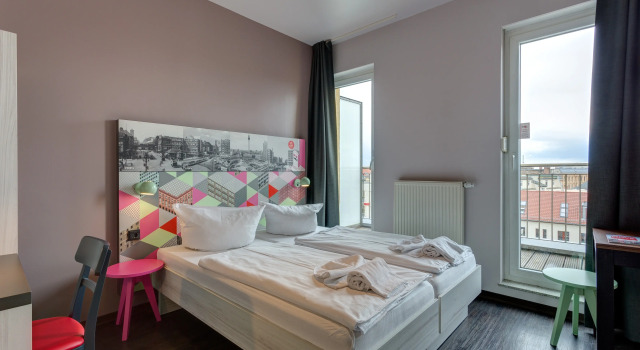 Двухместный номер Superior Отель Meininger Berlin Alexanderplatz