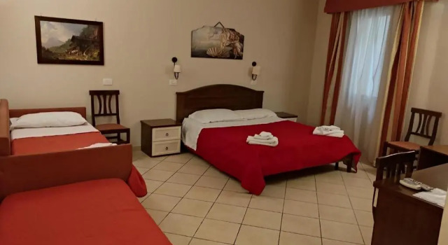 Четырёхместный номер Economy Greta Rooms Hotel
