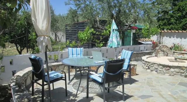 Коттедж Spacious Chalet with Fruit Trees near Beach in Messinia