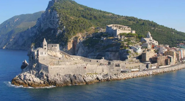 Casetta Romantica Viola Lerici, Prenota Hotel Arcola Riviera Ligure