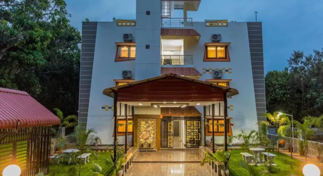 Queens Paradise Estate Resort, Забронировать Отель Отели штата Тамилнада с бассейном, Бассейн