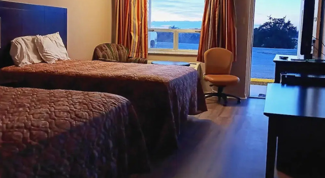 Четырёхместный номер Standard с балконом Sheldons Motel by OYO Keysville Near Hwy 360