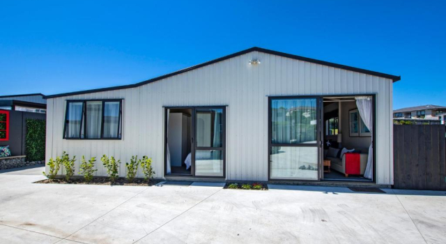 Sunnyside Spa Retreat - Mangawhai Holiday Home, Забронировать Курортный отель Мангафаи Хедс Kaipara
