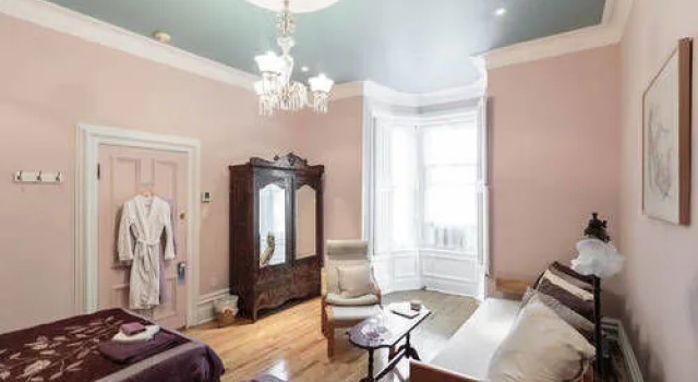 B&B La Petite Prune, Забронировать Отель «постель и завтрак» Отели Монреаля 3 звезды, рядом с Place Dupuis, 3*