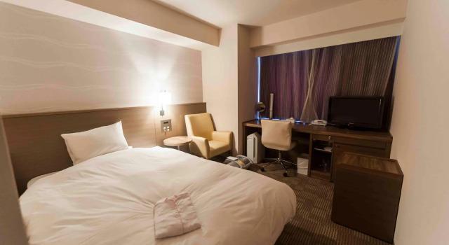 Кровать в общем номере (женский номер) Daiwa Roynet Hotel Okinawa-Kenchomae