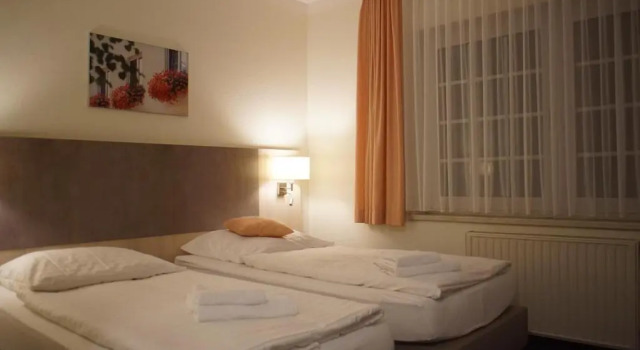 Hotel & Gasthaus Zum Eichenkranz, Забронировать Отель Отели Луккенвальде 3 звезды, 3*