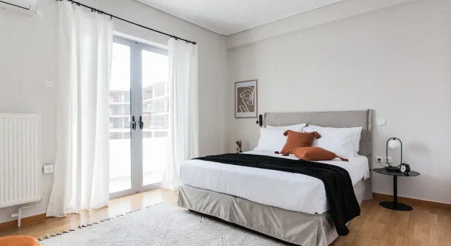 Spacious & Airy 1 Bedroom Apartment near HELEXPO