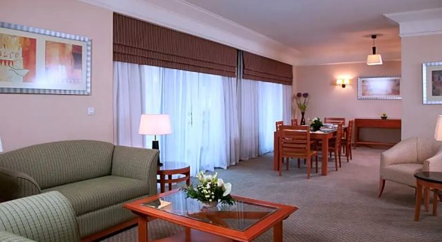 Двухместный люкс c 1 комнатой с видом на бассейн Holiday Inn Citystars by IHG