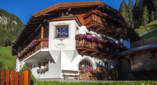 Residence Merk, Забронировать Отель Отели Сельва-ди-Валь-Гардена с парковкой, рядом с Бугельный подъёмник Кадепунт, Парковка