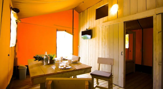 Тент с 2 комнатами с красивым видом из окна Grande Glamping Camp