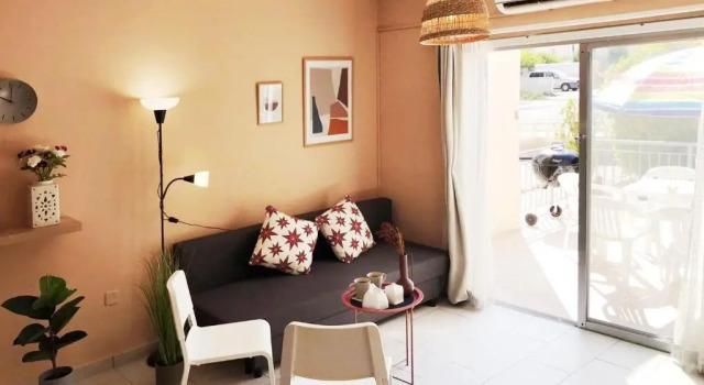 Seaside Maisonette 200M from sea, Забронировать Отель Отели района Пафоса с парковкой, рядом с Пляж Врисудия ΙΙ, Парковка