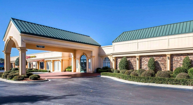Quality Inn Richmond Hill, Boek Hotel Hotels in Georgia met parkeren, Parkeren