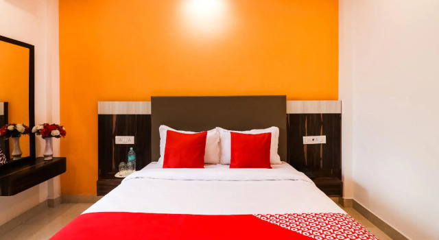 OYO 48653 M M Park Inn