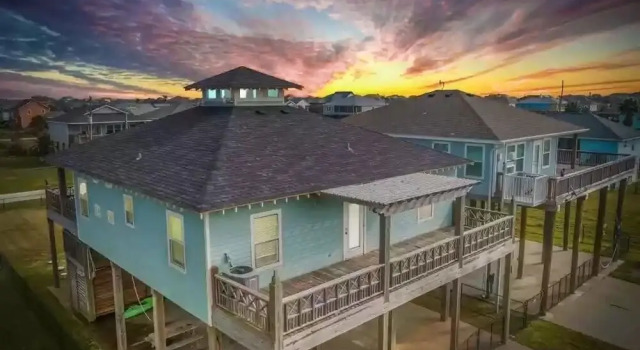 Коттедж The Beach House 3 Bedroom Home by RedAwning
