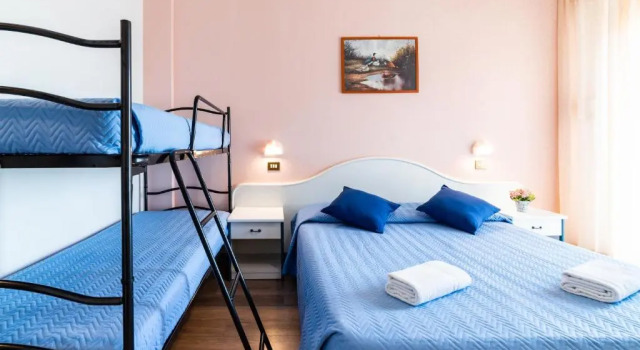 Семейный номер Standard с балконом Hotel Tivoli
