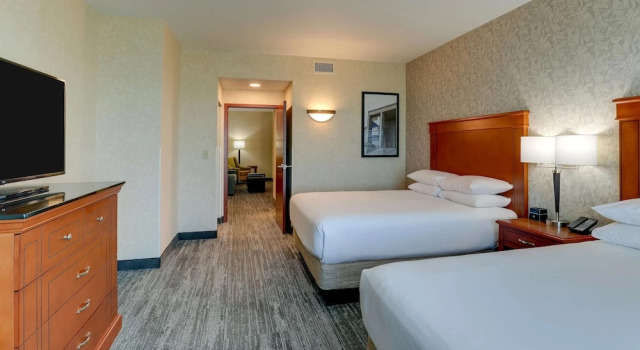 Люкс Drury Inn & Suites Kansas City Independence