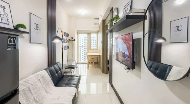 Номер Standard с балконом и с видом на море Coasis at SMDC Coast Residences