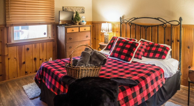 Crestline Cabin: Close to Lake Arrowhead & Skiing, Забронировать Дом для отпуска Лейк-Эрроухэд 