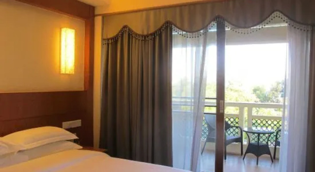 Одноместный люкс с видом на сад Shantou Zhonghai Nanbin Hotel