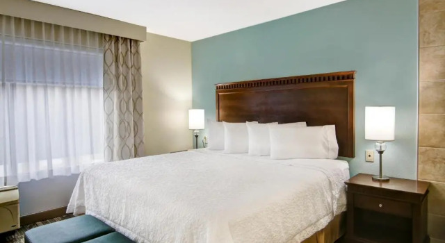 Люкс Hampton Inn & Suites Saint John