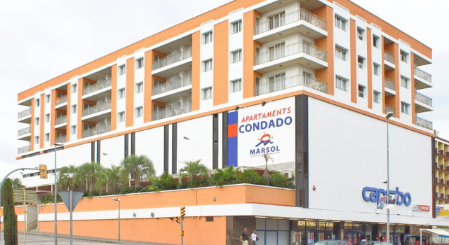 Кровать в общем номере с 3 комнатами Apartaments Condado by Marsol