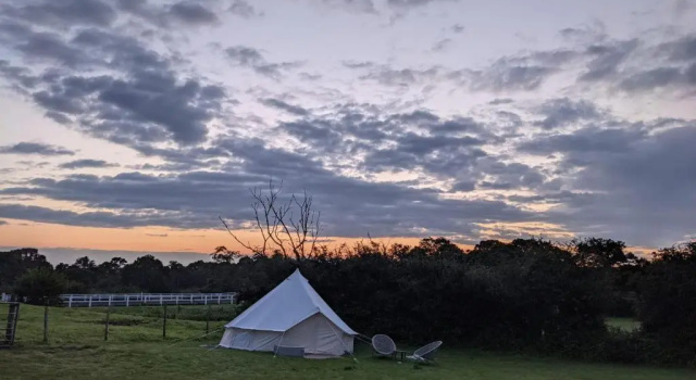 Тент Log cabin retreat and luxury bell tent