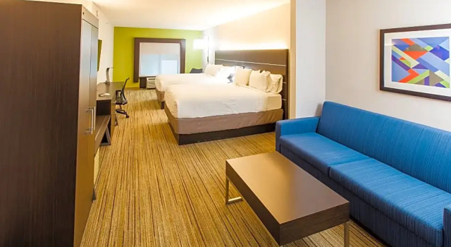Четырёхместный люкс Holiday Inn Express Hotel & Suites Harriman by IHG